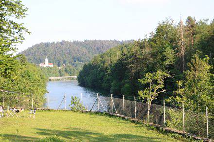 In purer Natur und direkt am Fluss - der Campingplatz Smedlak bei Laibach. Nur 15km zum Flughafen!