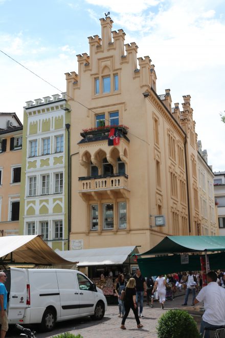 Pittoreske Fassaden im Zentrum von Bozen.