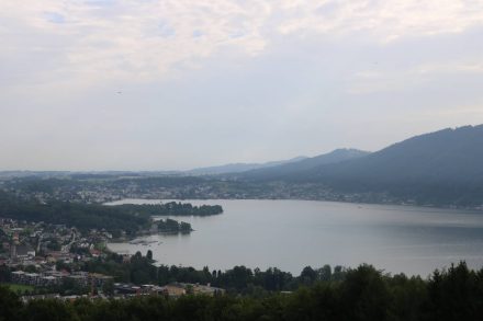 Blick vom Grasberg auf Altmünster. Blick vom Grasberg auf Altmünster.