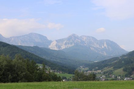 Blick vom Grasberg ins Aurachtal. Blick vom Grasberg ins Aurachtal.