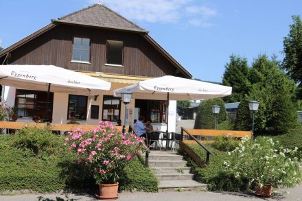 Am kleinen Camping Traunsee in Altmünster hat man den See vor der Tür. Am kleinen Camping Traunsee in Altmünster hat man den See vor der Tür.