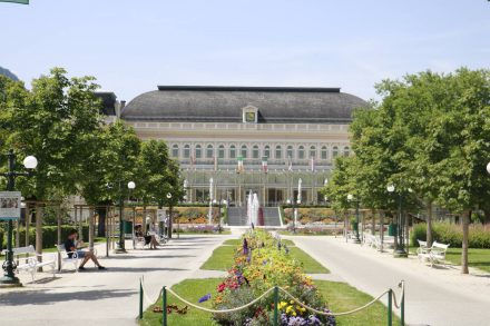 Das Kongresshaus ist aktuell mit einer prächtigen Blumenshow dekoriert. Das Kongresshaus ist aktuell mit einer prächtigen Blumenshow dekoriert.