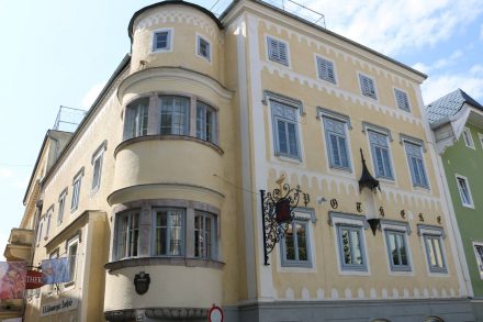 Hübsche, alte Bauten finden sich auch in Gmunden noch. Hübsche, alte Bauten finden sich auch in Gmunden noch.