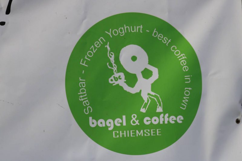 Bagel zum Mitnehmen oder köstlich belegt, frisch gepresste Säfte und guter Kaffee. In Gstadt am Chiemsee.