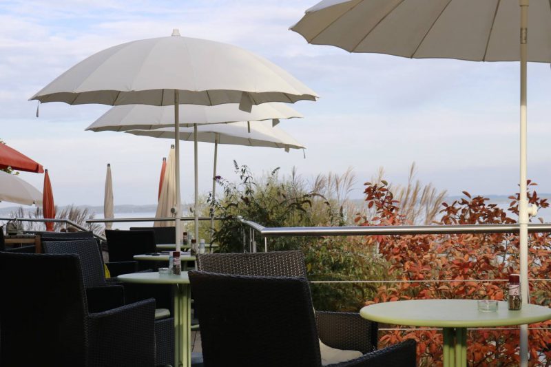 Die wunderschöne Terrasse vom bagel&coffee Shop und Restaurant in Gstadt.