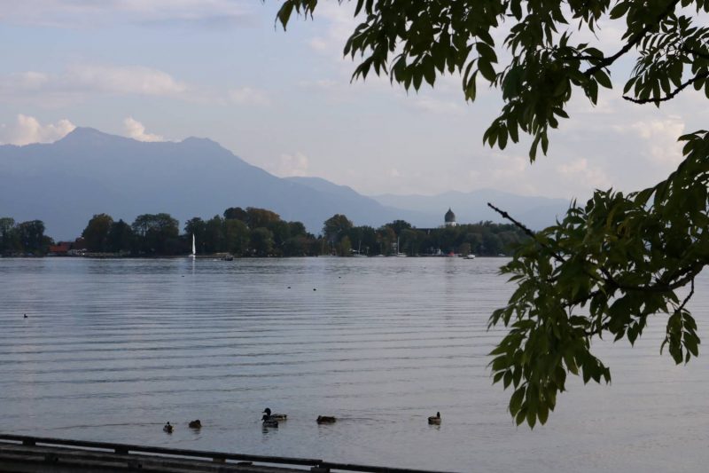 Die Fraueninsel im warmen Nachmittagslicht.