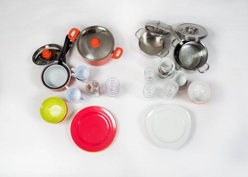 Beim Gewichtsvergleich zwischen Campinggeschirr und Campingtöpfen mit Original Küchen-"Hardware" ergibt sich ein erstaunliches Ergebnis. Die Campingvariante ist weniger als halb so schwer.