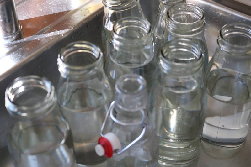 Die Glasflaschen mit Schraub oder Einmachverschluss müssen hitzebeständig sein.