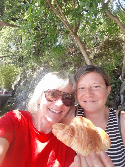 Mitten im Niemandsland gabs die köstlichsten Croissants in einer Bio-Boulangerie. Vollbremsung lohnt sich!