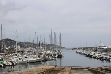 Im Hafen von Sanremo ist alles eine Nummer kleiner als an der Cote d'Azur.