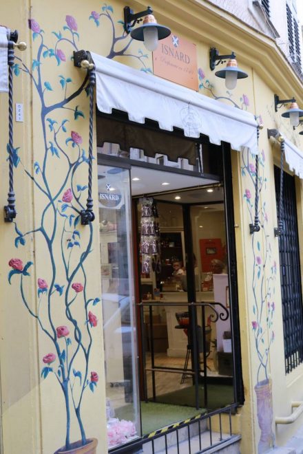 Fast jedes zweite Haus in Grasse beherbergt eine Parfümerie.