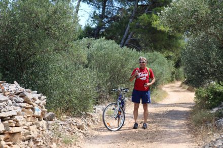Die Tour von Jelsa nach Stari Grad ist teilweise offroad und eine echte Rumpelpiste.