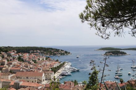 Blick auf den neuen Kai von Hvar.