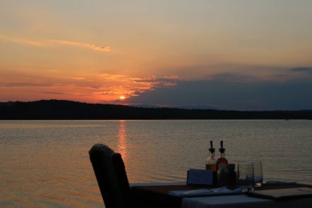 Romantische Dinner-Location direkt am Wasser.