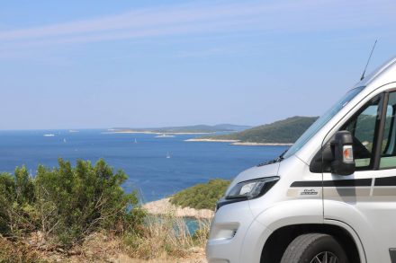 Der Duc schaut Richtung Hvar und Inseln.
