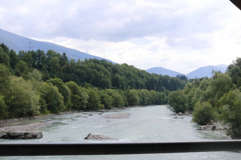 Die Isel zeigt sich mal ruhig mal stürmisch entlang des Tals.