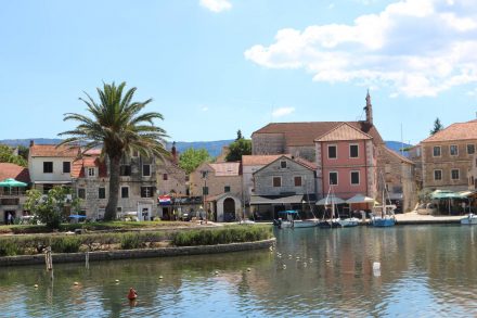 Der Hafen von Vrboska.