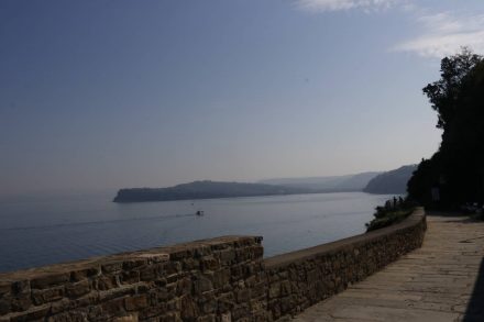 Blick von der Kirche St. Georg aufs Meer.