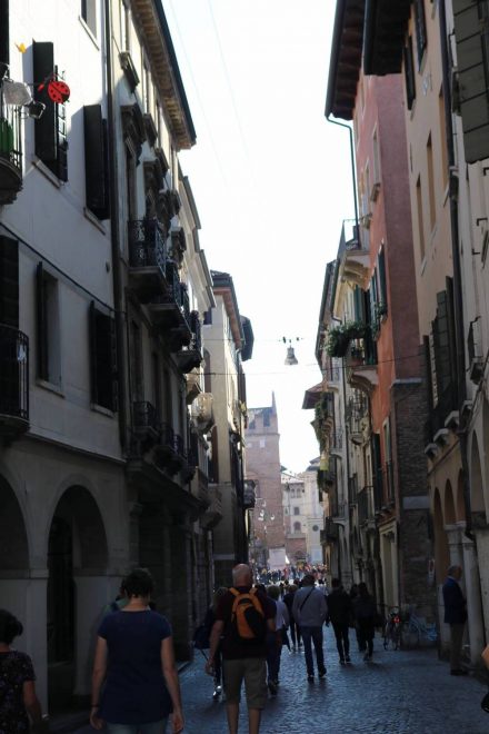 In der Fußgängerzone von Treviso ist am Samstag richtig was los.