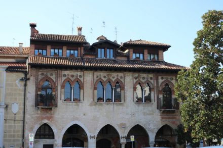 Die Stadtpaläste von Treviso sind meist aus dem 14. bis 16. Jahrhundert.