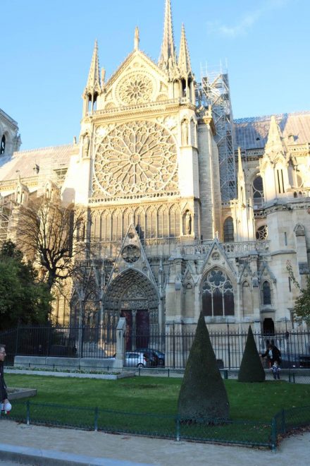 Eins der Notre Dame Portale auf der Ile de la Cite.