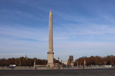 Vom Place de la Concorde bis zum Arc du Triumphe zieht sich die Champs-Elysees.