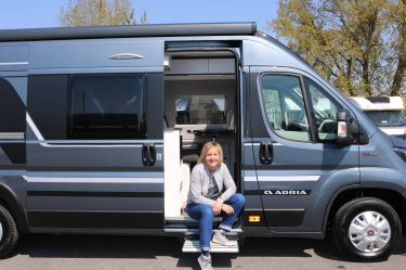 Vorstellung des Wohnmobils Adria Twin Supreme mit Hubbett