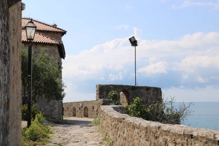 Die Mauern von Ulcinj in Montenegro erzählen eine bewegte Geschichte.