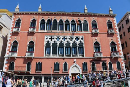 Das berühmte Hotel Danieli direkt an der Lagunen-Front von Venedig.