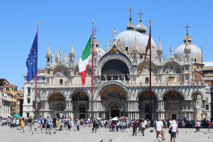 Der Markusplatz in Venedig.