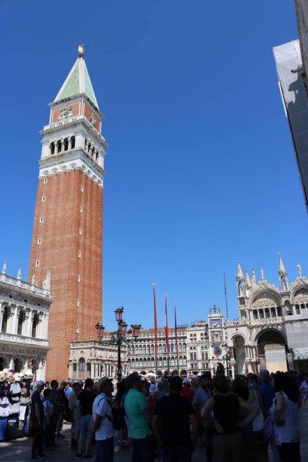 Der Companile San Marco - der Markusturm auf dem Markusplatz in Venedig.