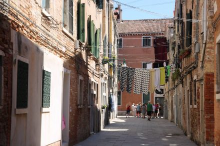 Das Stadtviertel Arsenale ist gar nicht touristisch und erinnert an jede beliebige italienische Kleinstadt.