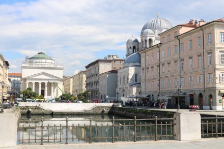 Die griechisch orthodoxe Kirche Saint Nicholas und Kirche der Dreifaltigkeit in Triest.
