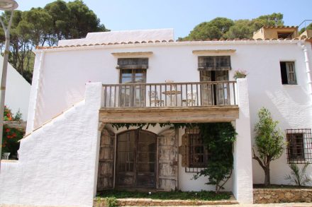 Viele Häuser in Sa Tuna sind sehr individuell renoviert.