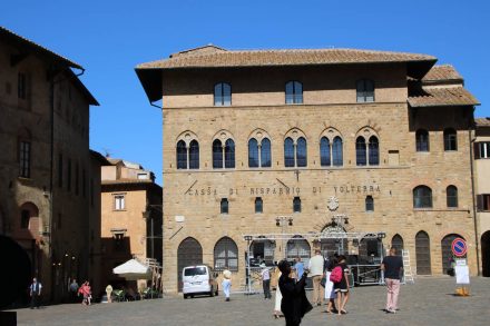 Im alten Palazzo Incontri hat die Sparkasse ihren Sitz.
