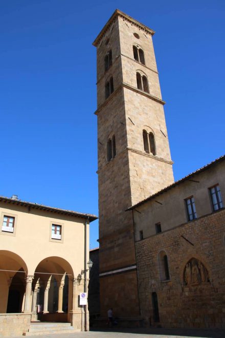Die Kirche San Francesco mit ihrem Turm.