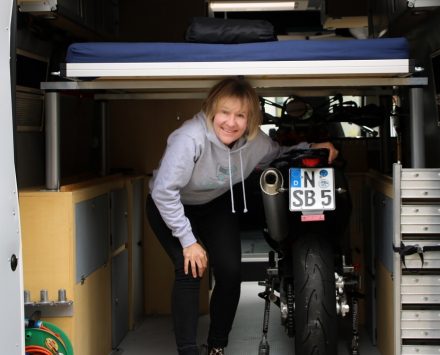 Mit Wohnmobil und Motorrädern – ein Ducato Selbstausbau
