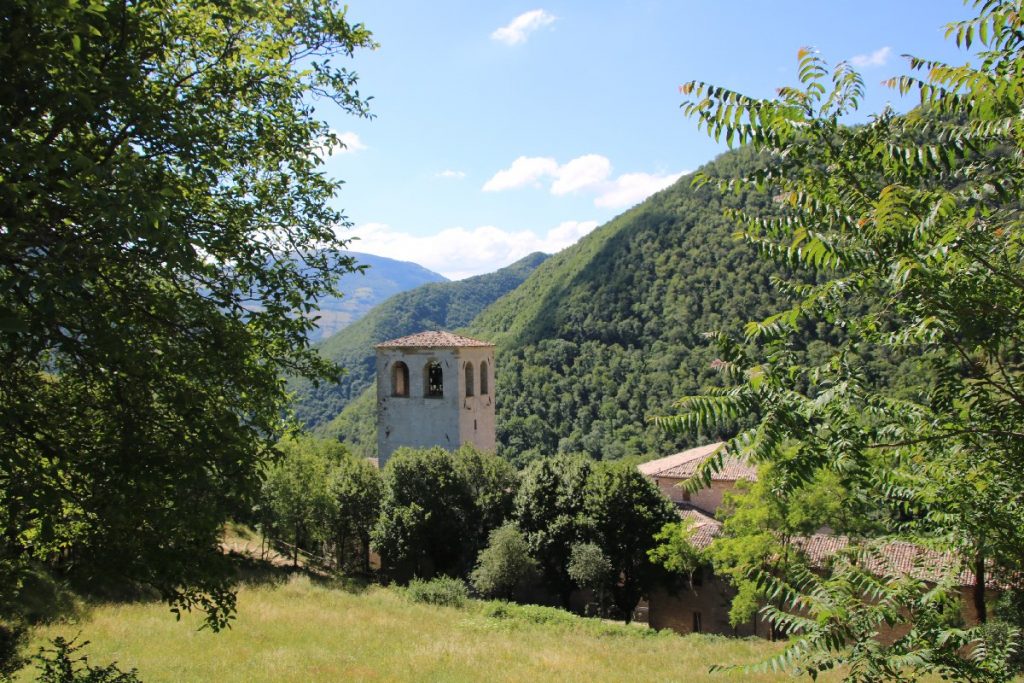 Das Kloster mitten in den Bergen