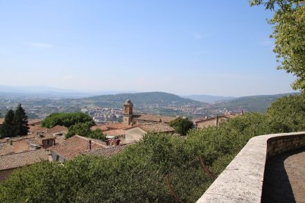 Herrliche Aussicht von den Carducci Gärten über Perugia und Umbrien