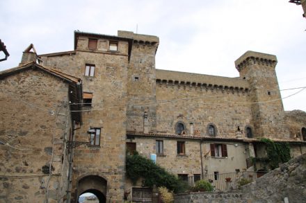 Gut erhalten und imposant thront die Rocca Monaldeschi della Cervara über Bolsena