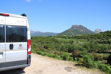 Auf dem Weg Richtung Norden durch das hügelige Hinterland Sardiniens