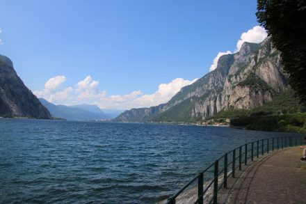 Die Uferpromenade am Lago di Lecco