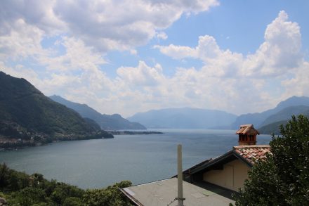 Olgiasca liegt auf einer Halbinsel südlich von Colico im Comer See
