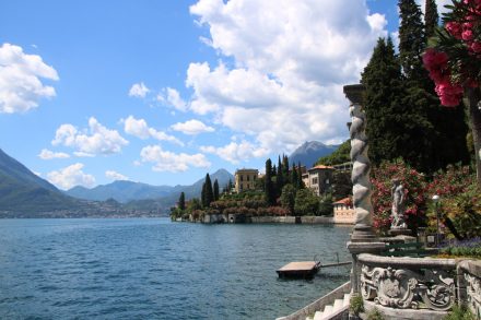 Majestätische Treppen zum See und Blick auf die Villa Monastero