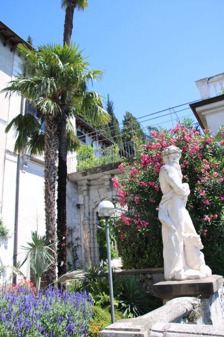Die Skulpturen wurde von Giovanni Battista Comolli erschaffen und aufwändig restauriert