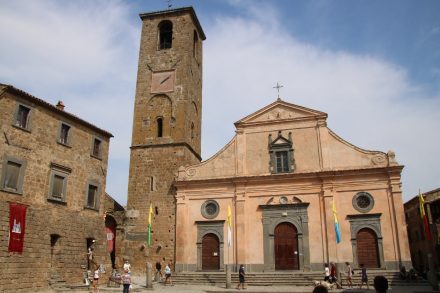Seit dem 7. Jahrhundert besteht diese Kirche als Kathedrale der Diözese von Bagnoregio