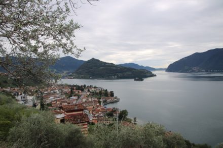 Blick auf Marone und den Lago di Iseo