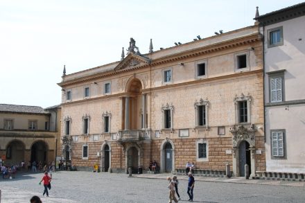 Angrenzend an den Dom im Palazzo Soriano