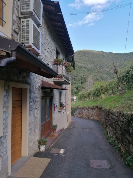 In der kleinen Ortschaft Gaina beginnt der Sentiero delle Cascade